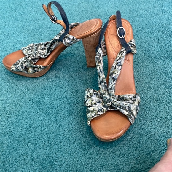 Sling back sandal with a light stretchy fabric material - Picture 4 of 4